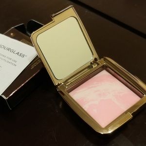 Hourglass Ambient Lighting Blush